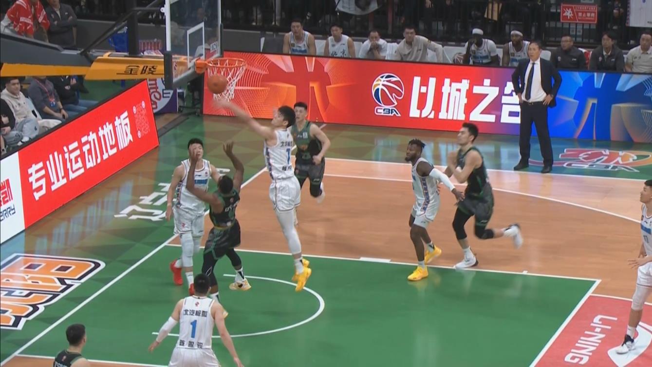 曾凡博釘板血帽弗格上籃 本場(chǎng)個(gè)人第6個(gè)蓋帽！